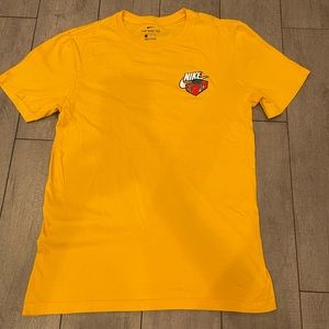 NIKE. The Nike Tee. Nike Shoe Box Wrapped for Christmas Patch. Rare. Mens Small